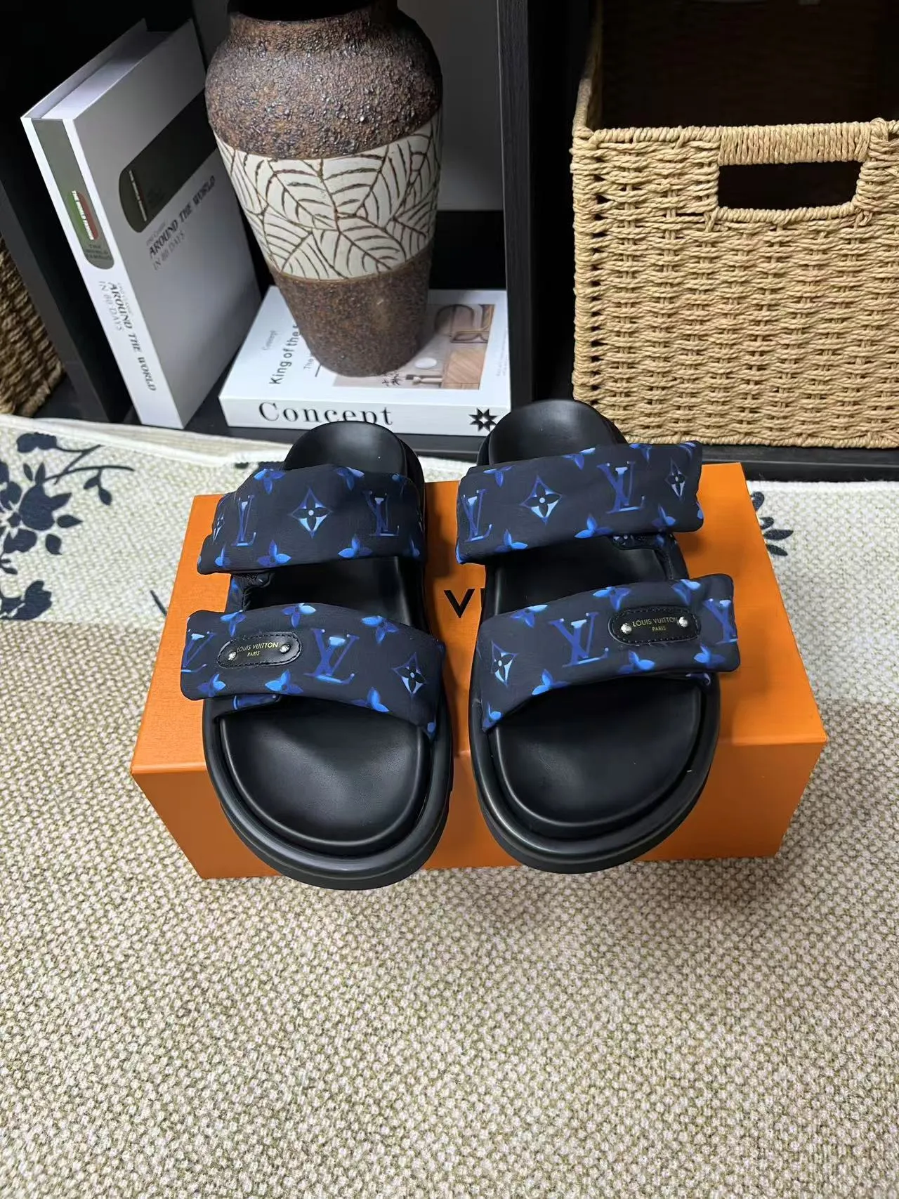 P340 yuan LV Louis Vuitton Full of high-end feel! A popular model among bloggers at home and abroad, it’s retro and fashionable, and looks stunning on your feet! Mainly recommended model on the official website★ ━━━━━ ЅᏇєєt ━━━━━ ▪️Upper: original calfskin ➕5D printing process ▪️Inner: imported mixed sheepskin ▪️Outsole: original molded foam outsole ▪️Size: Female 35-40 Men's 39-44 (women's 41 men's 45)